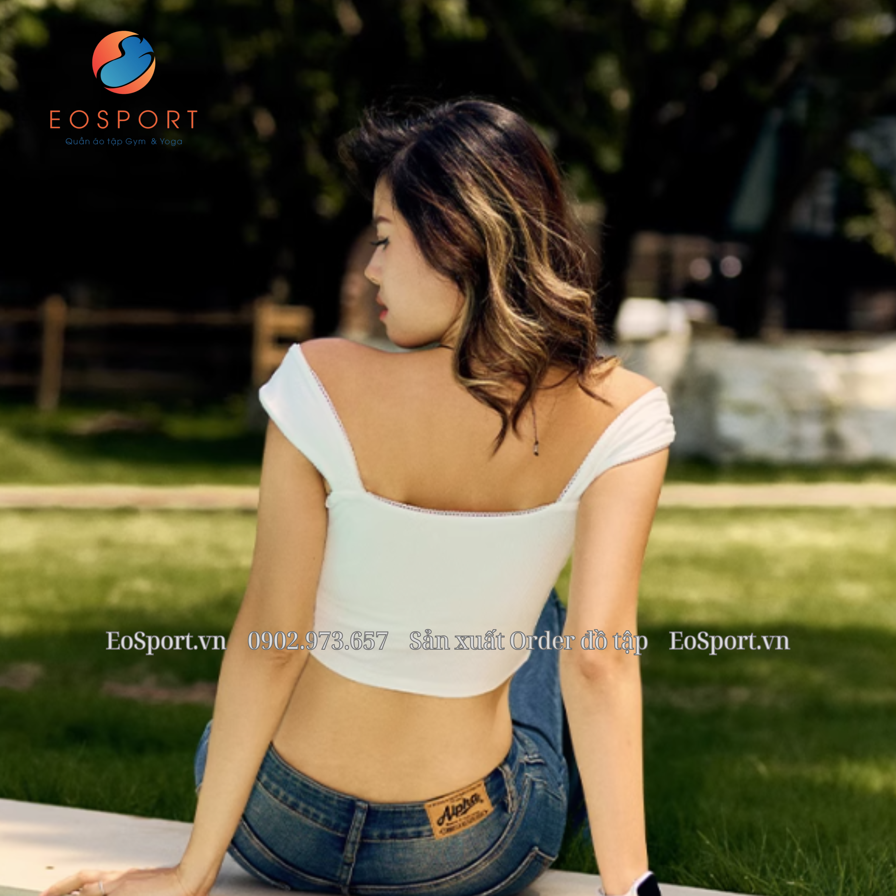 Áo croptop kiểu phối ren cổ vuồng EOSPORT