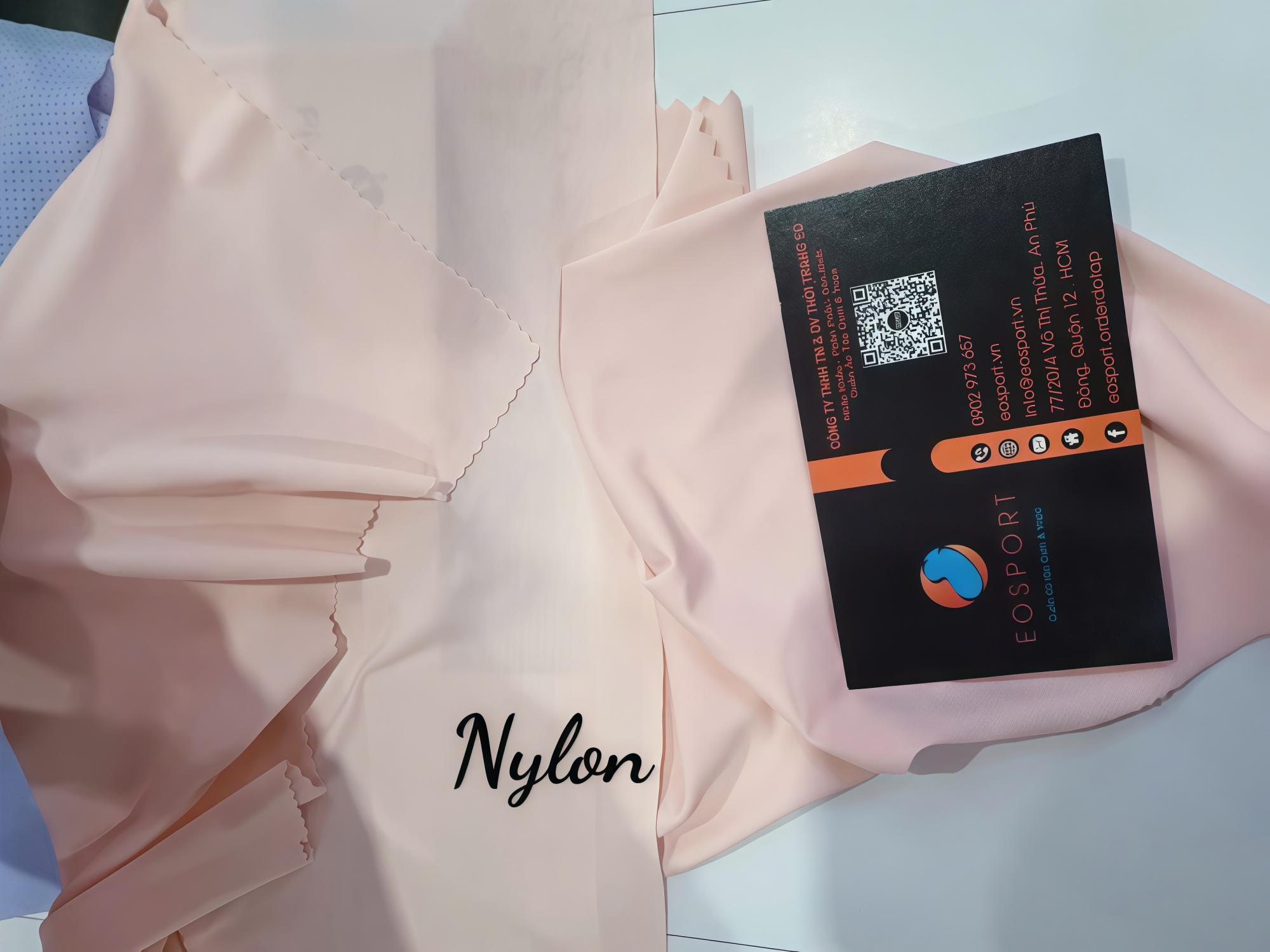 Vải Nylon – nhẹ, bền, chống thấm, ứng dụng trong áo khoác thể thao và đồ bơi